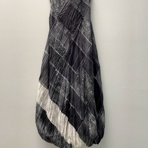 MAXFIELD LA Grey Tank Trapeze Dress with Bubble Hem - Picture 2 of 7